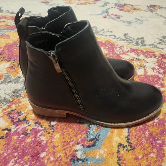 Black Ankle Booties Size 8 - Picture 8 of 8